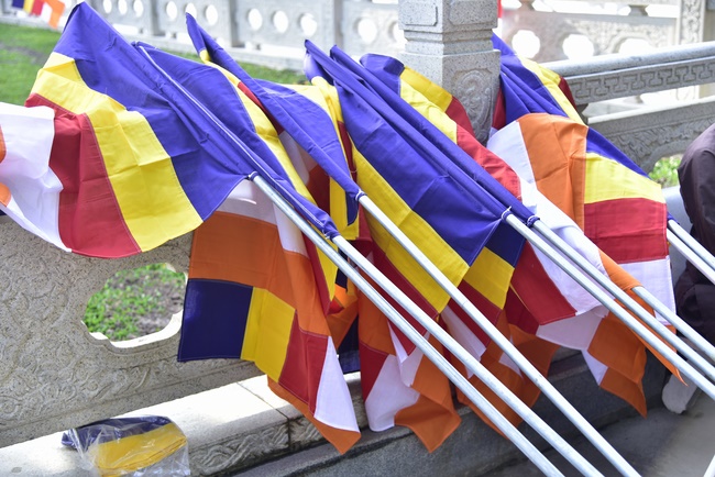 Công tác chuẩn bị đêm hoa đăng kỷ niệm đức Phật A-di-đà (phần 1)