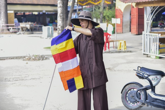 Công tác chuẩn bị đêm hoa đăng kỷ niệm đức Phật A-di-đà (phần 1)