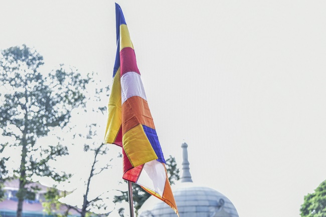 Công tác chuẩn bị đêm hoa đăng kỷ niệm đức Phật A-di-đà (phần 1)