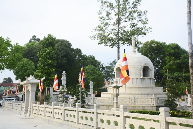 Công tác chuẩn bị đêm hoa đăng kỷ niệm đức Phật A-di-đà (phần 1)