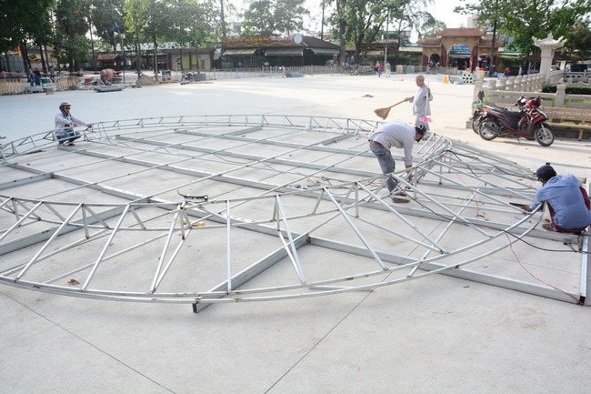 Công tác chuẩn bị đêm hoa đăng kỷ niệm đức Phật A-di-đà (phần 1)