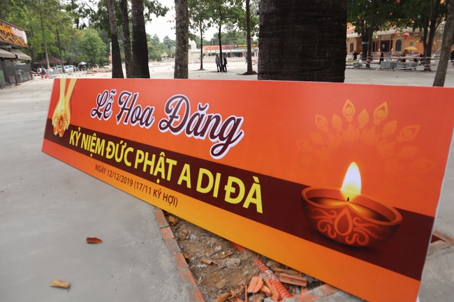 Công tác chuẩn bị đêm hoa đăng kỷ niệm đức Phật A-di-đà (phần 1)