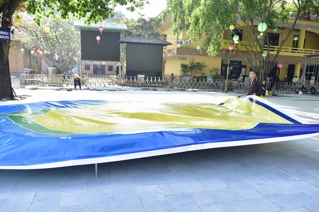 Công tác chuẩn bị đêm hoa đăng kỷ niệm đức Phật A-di-đà (phần 1)