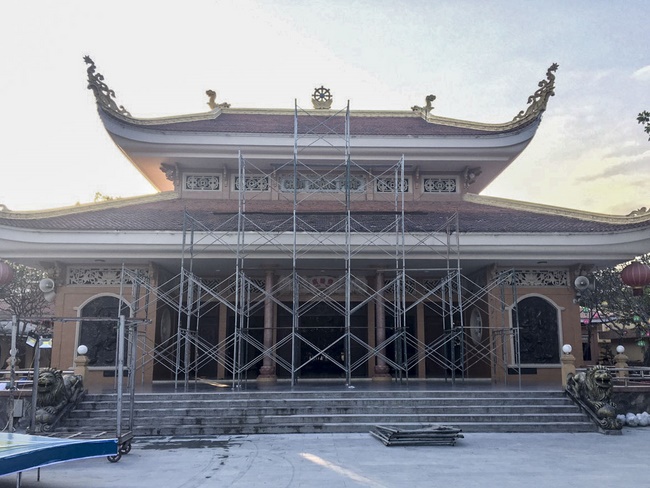 Công tác chuẩn bị đêm hoa đăng kỷ niệm đức Phật A-di-đà (phần 1)