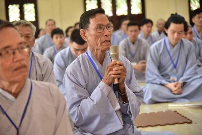 Dharma Talk “Maintaining Body and Mind” –  The 93rd Seven-Day Retreat