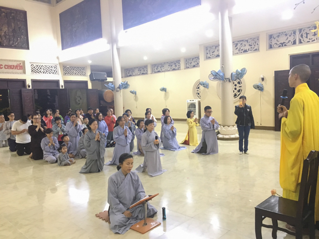 Các phái đoàn Phật tử thăm và chúc Tết