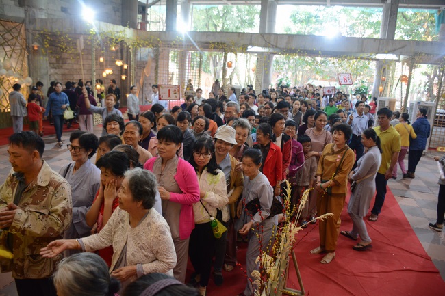 Các phái đoàn Phật tử thăm và chúc Tết