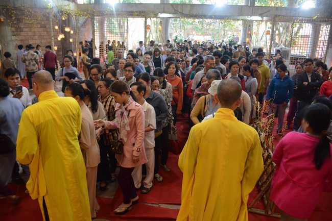 Các phái đoàn Phật tử thăm và chúc Tết