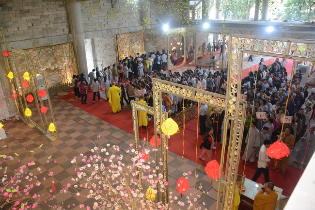 Các phái đoàn Phật tử thăm và chúc Tết