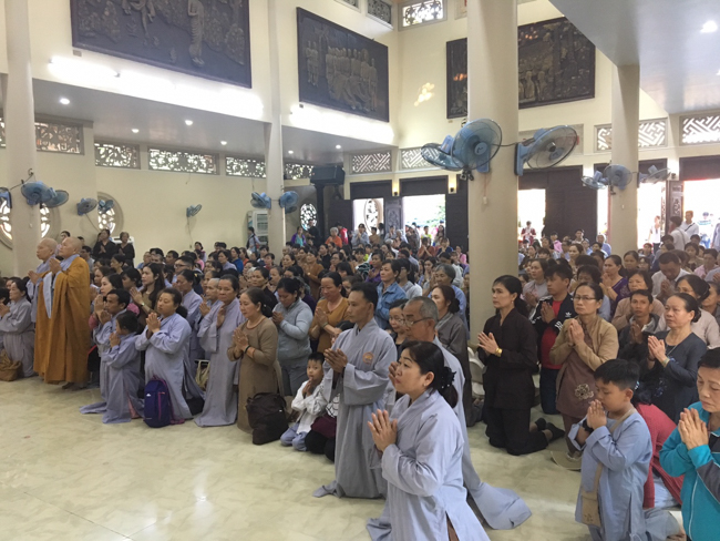 Các phái đoàn Phật tử thăm và chúc Tết