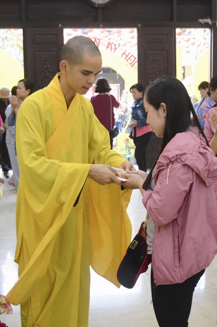 Các phái đoàn Phật tử thăm và chúc Tết