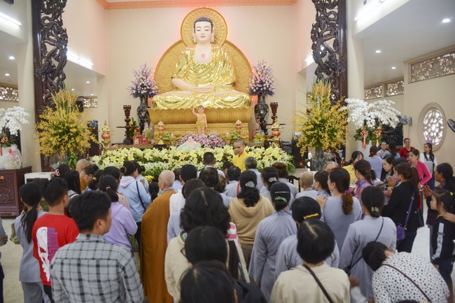 Các phái đoàn Phật tử thăm và chúc Tết