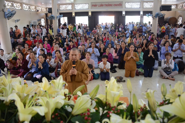 Các phái đoàn Phật tử thăm và chúc Tết