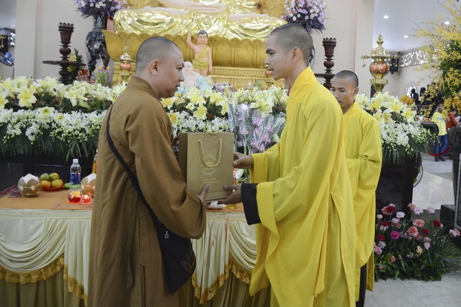 Các phái đoàn Phật tử thăm và chúc Tết