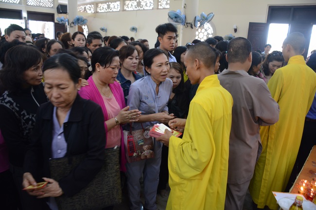 Các phái đoàn Phật tử thăm và chúc Tết