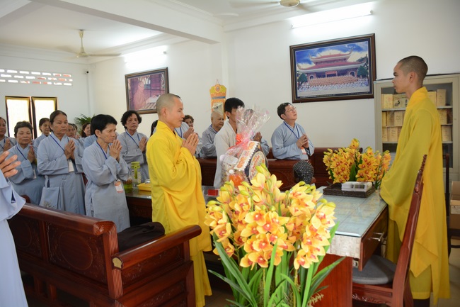 Các phái đoàn Phật tử thăm và chúc Tết