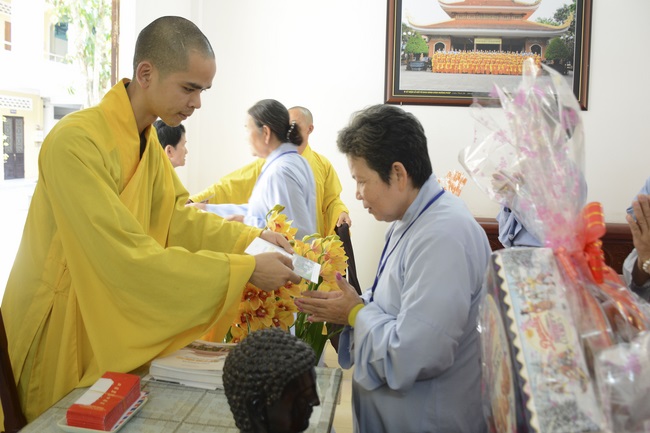 Các phái đoàn Phật tử thăm và chúc Tết