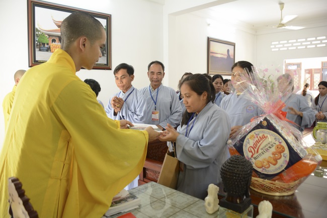 Các phái đoàn Phật tử thăm và chúc Tết