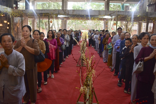 Các phái đoàn Phật tử thăm và chúc Tết