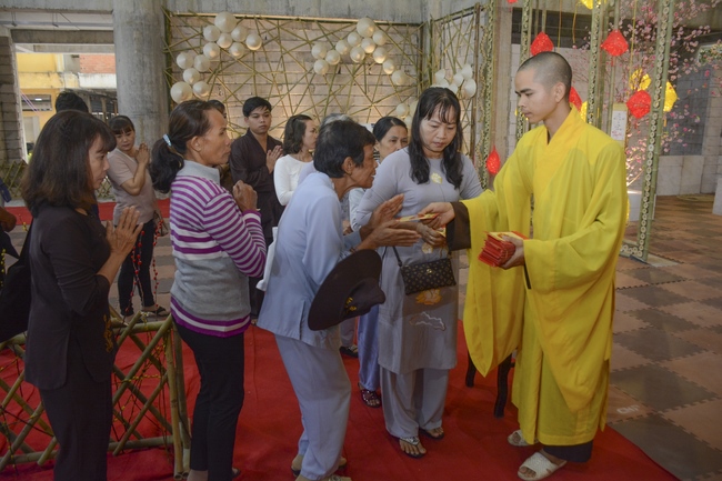 Các phái đoàn Phật tử thăm và chúc Tết