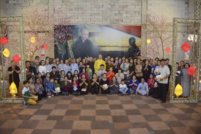 Các phái đoàn Phật tử thăm và chúc Tết