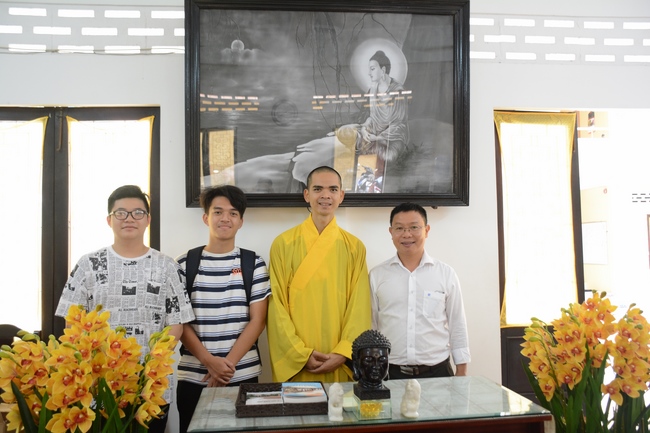 Các phái đoàn Phật tử thăm và chúc Tết