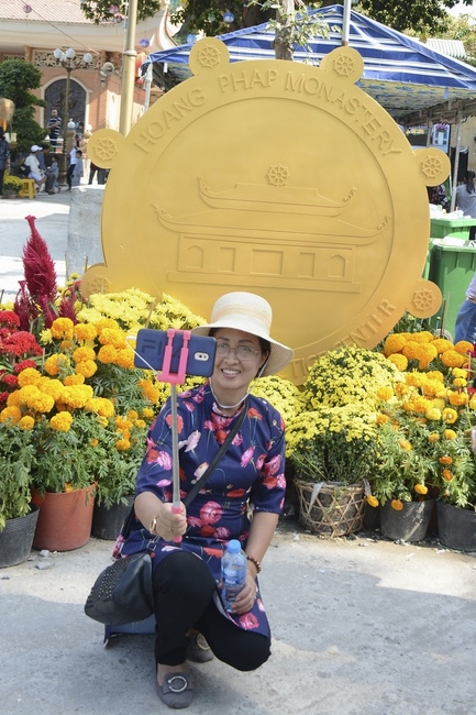 Các phái đoàn Phật tử thăm và chúc Tết