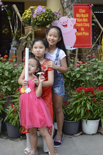 Các phái đoàn Phật tử thăm và chúc Tết