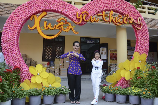 Các phái đoàn Phật tử thăm và chúc Tết