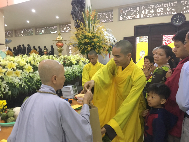 Các phái đoàn Phật tử thăm và chúc Tết