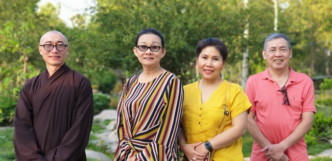 Buddhists wishing Tet Senior Ven. Thich Chan Tinh on the Tet's 6th day