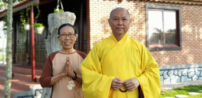 Buddhists wishing Tet Senior Ven. Thich Chan Tinh on the Tet's 6th day
