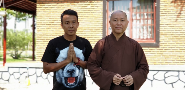 Buddhists wishing Tet Senior Ven. Thich Chan Tinh on the Tet's 6th day