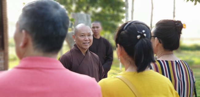 Buddhists wishing Tet Senior Ven. Thich Chan Tinh on the Tet's 6th day