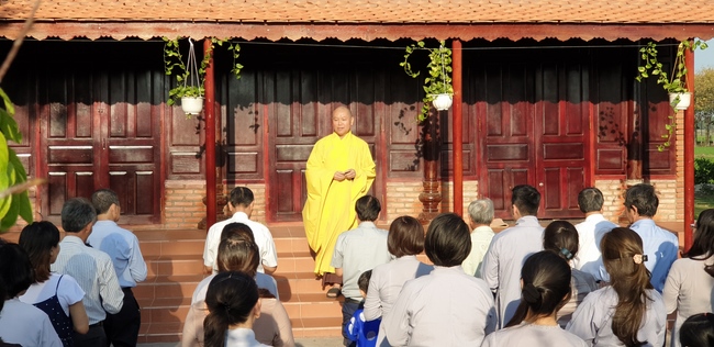 Buddhists wishing Tet Senior Ven. Thich Chan Tinh on the Tet's 6th day