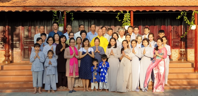Buddhists wishing Tet Senior Ven. Thich Chan Tinh on the Tet's 6th day