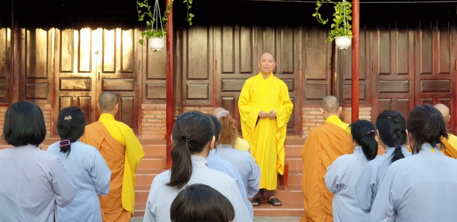 Buddhists wishing Tet Senior Ven. Thich Chan Tinh on the Tet's 6th day