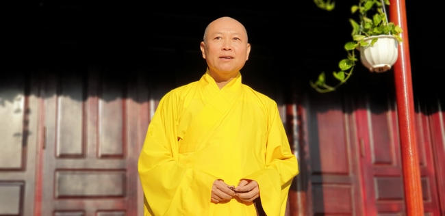 Buddhists wishing Tet Senior Ven. Thich Chan Tinh on the Tet's 6th day