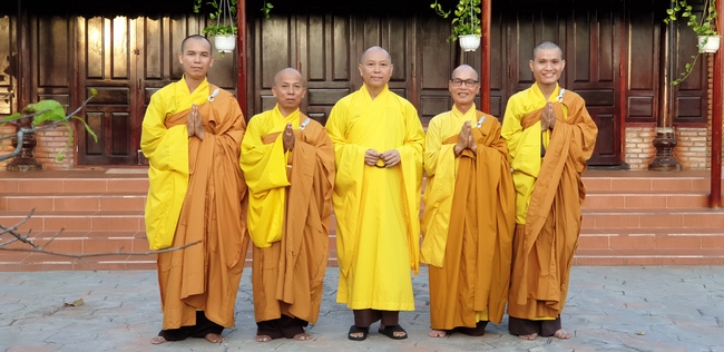 Buddhists wishing Tet Senior Ven. Thich Chan Tinh on the Tet's 6th day
