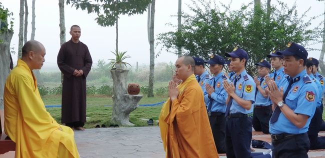 The security guard of the Hoang Phap Pagoda wishing Tet Senior Venerable Thich Chan Tinh on the lunar seventh Day