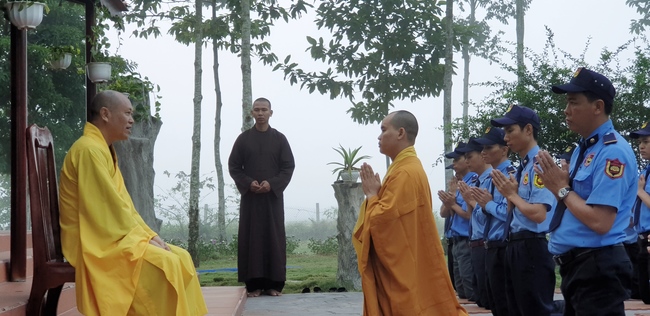 The security guard of the Hoang Phap Pagoda wishing Tet Senior Venerable Thich Chan Tinh on the lunar seventh Day