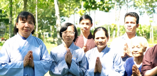 The security guard of the Hoang Phap Pagoda wishing Tet Senior Venerable Thich Chan Tinh on the lunar seventh Day