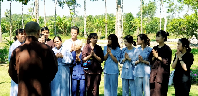 The security guard of the Hoang Phap Pagoda wishing Tet Senior Venerable Thich Chan Tinh on the lunar seventh Day