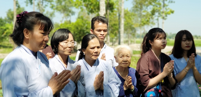 The security guard of the Hoang Phap Pagoda wishing Tet Senior Venerable Thich Chan Tinh on the lunar seventh Day
