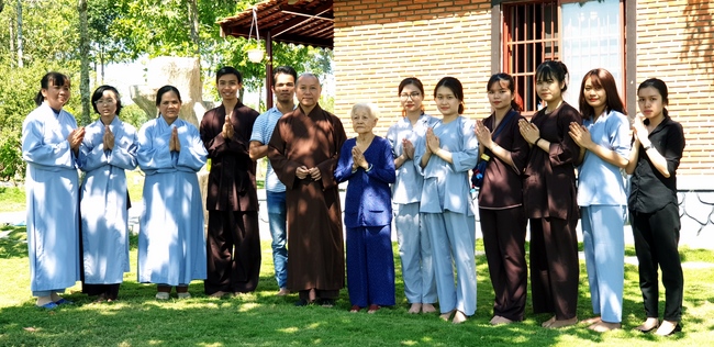 The security guard of the Hoang Phap Pagoda wishing Tet Senior Venerable Thich Chan Tinh on the lunar seventh Day