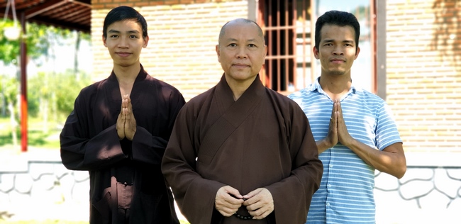 The security guard of the Hoang Phap Pagoda wishing Tet Senior Venerable Thich Chan Tinh on the lunar seventh Day