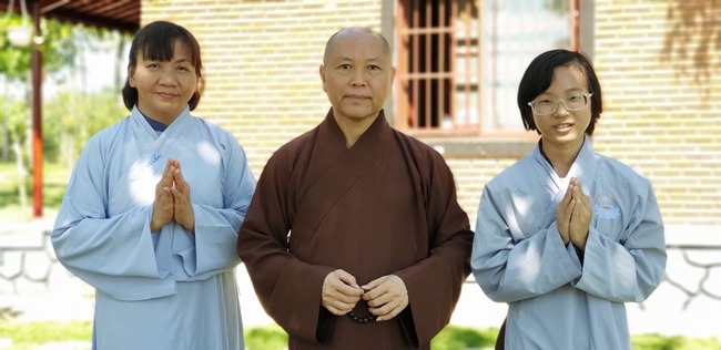 The security guard of the Hoang Phap Pagoda wishing Tet Senior Venerable Thich Chan Tinh on the lunar seventh Day
