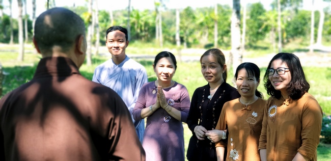 The security guard of the Hoang Phap Pagoda wishing Tet Senior Venerable Thich Chan Tinh on the lunar seventh Day