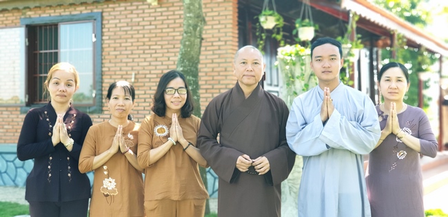 The security guard of the Hoang Phap Pagoda wishing Tet Senior Venerable Thich Chan Tinh on the lunar seventh Day
