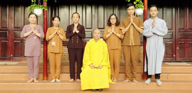 The security guard of the Hoang Phap Pagoda wishing Tet Senior Venerable Thich Chan Tinh on the lunar seventh Day